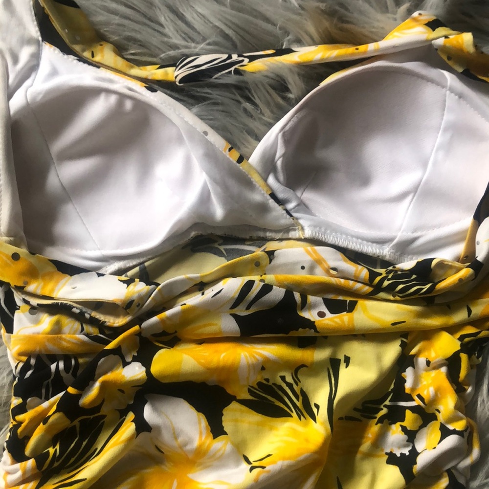 Cache Floral Halter - Picture 3 of 4
